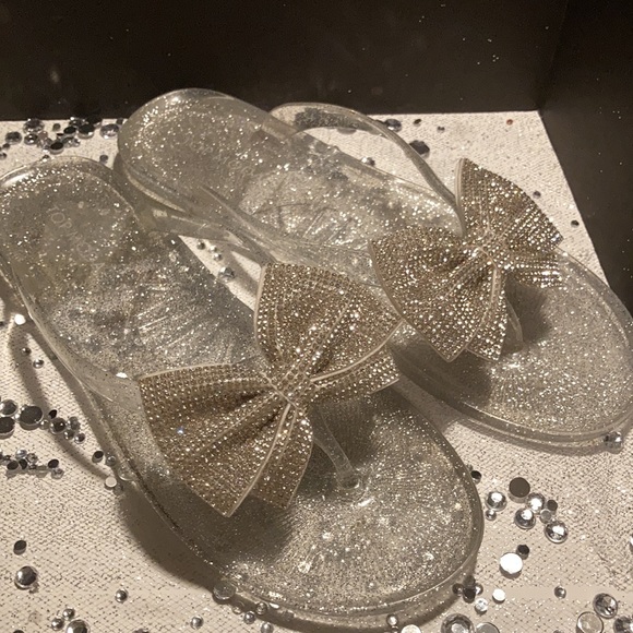 Top Moda blingy silver bowtie sandals - Picture 2 of 8